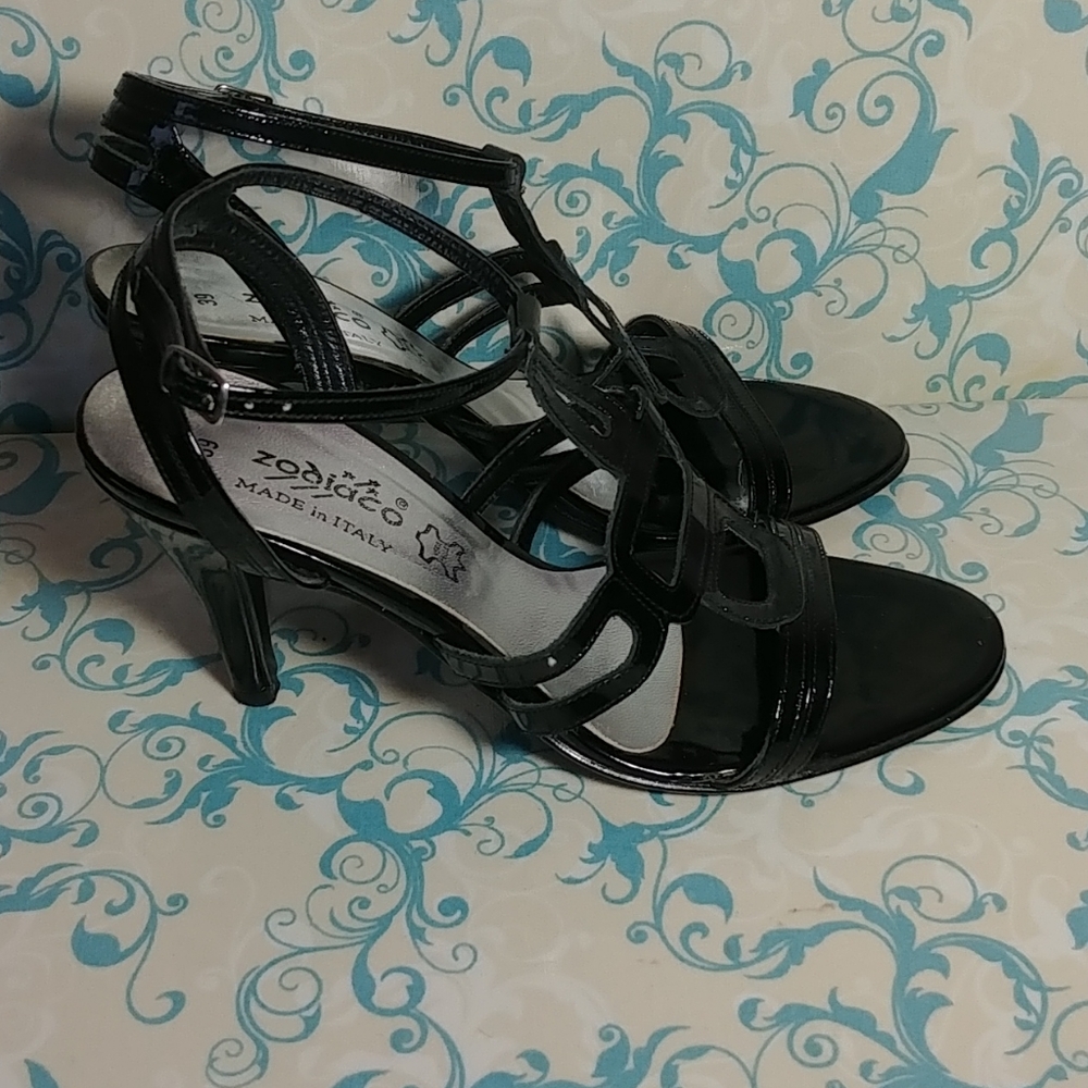 Zodiaco black sandals